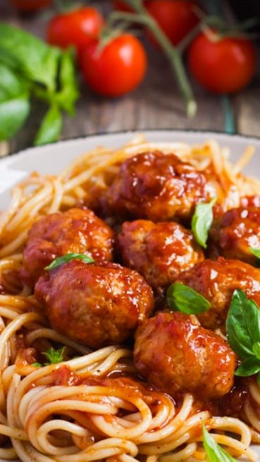 Spaghetti mit Fleischbällchen und Tomatensoße